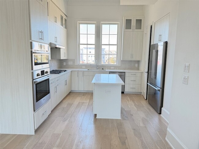 Building Photo - 14963 Magnolia St