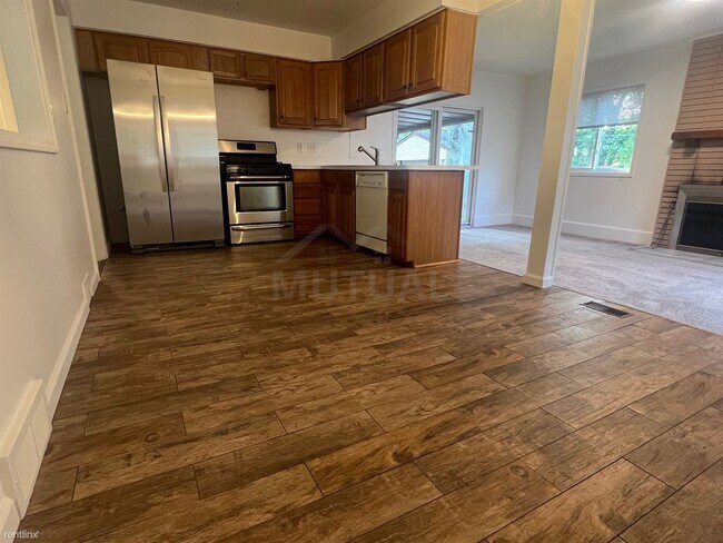 Building Photo - 3 br, 1.5 bath House - 29032 Rayburn St