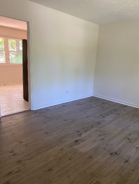 Building Photo - 3 Bedroom 2 Bathroom one level home.
