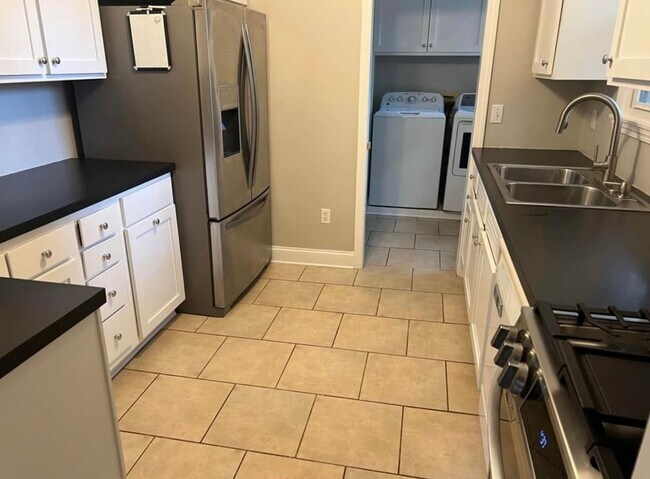 Foto del edificio - Charming 3 Bed Home in Greensboro