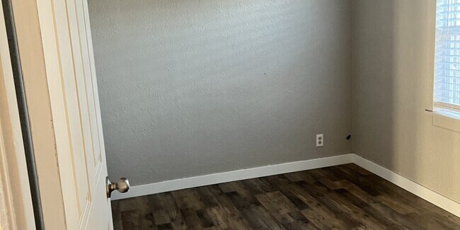 Building Photo - Ephrata 6 Plex