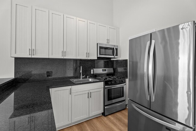 Foto del edificio - 336 Winfield Ave