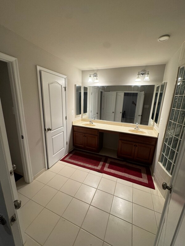 Building Photo - 9102 Vlg Spgs Dr