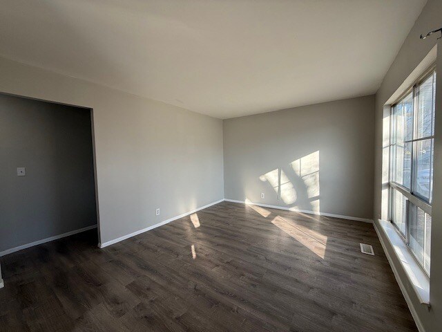 Foto del edificio - 229 Cedarwood Ave