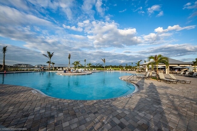 Building Photo - PRICE DROP!! ALMOST NEW! SPACIOUS, 4-BEDRO...