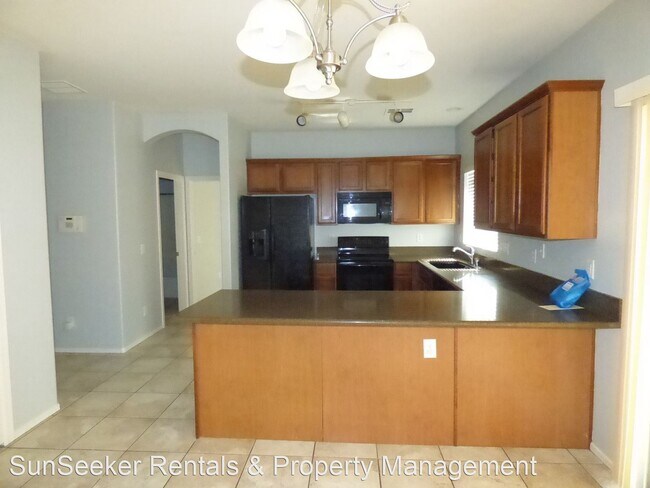 Building Photo - 5 br, 3 bath House - 271 S 166th Dr