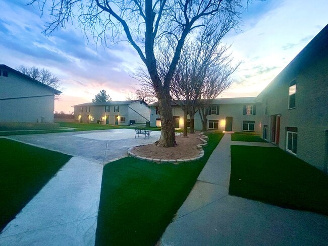 800 Yucca Dr