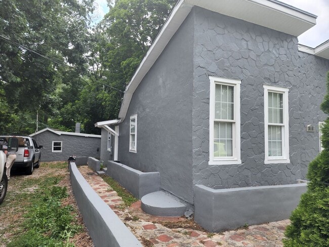Building Photo - 315 E 11th St