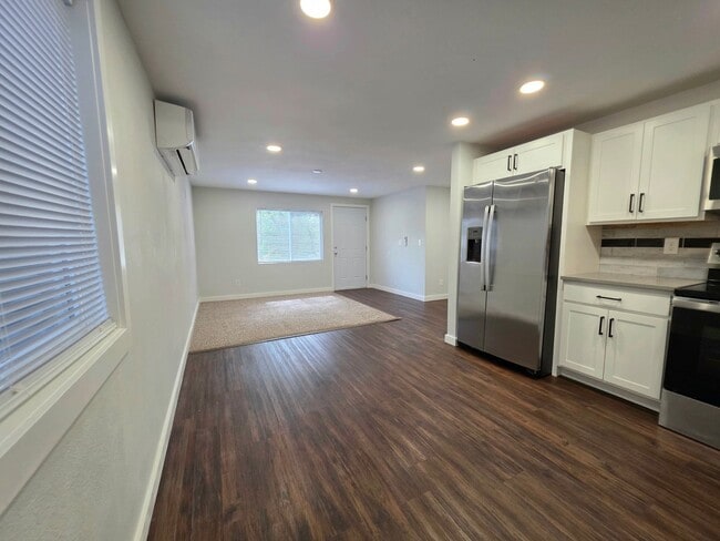 Building Photo - 307 W Corona Ave