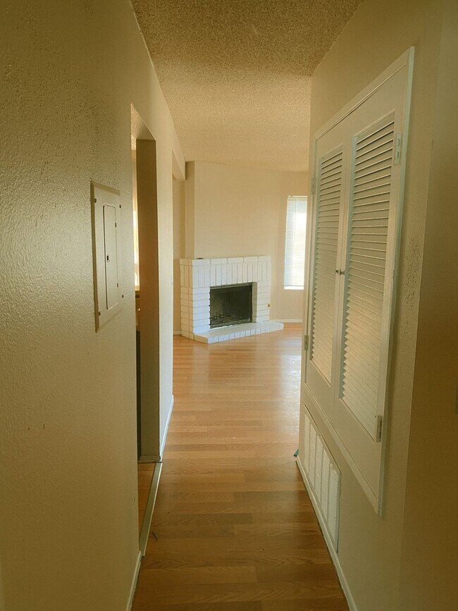 Foto del edificio - 1 Bedroom Condo For Rent