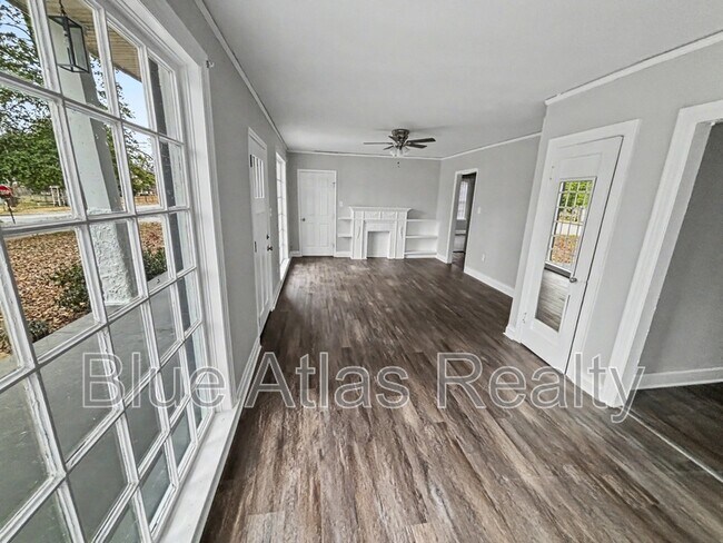 Foto del edificio - 4716 School St