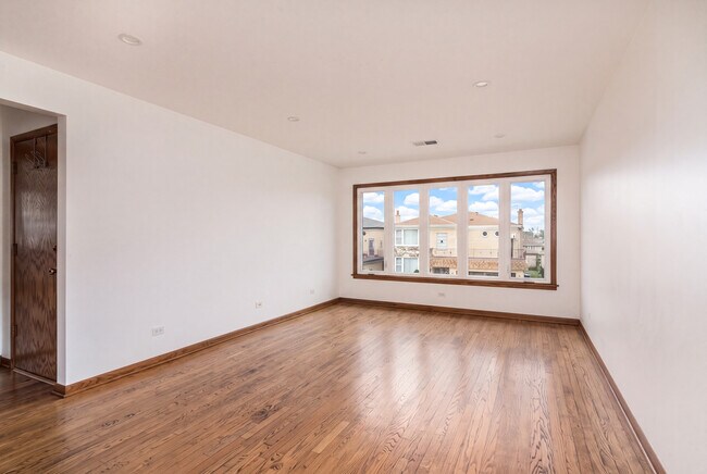 Foto del edificio - 8440 W Windsor Ave