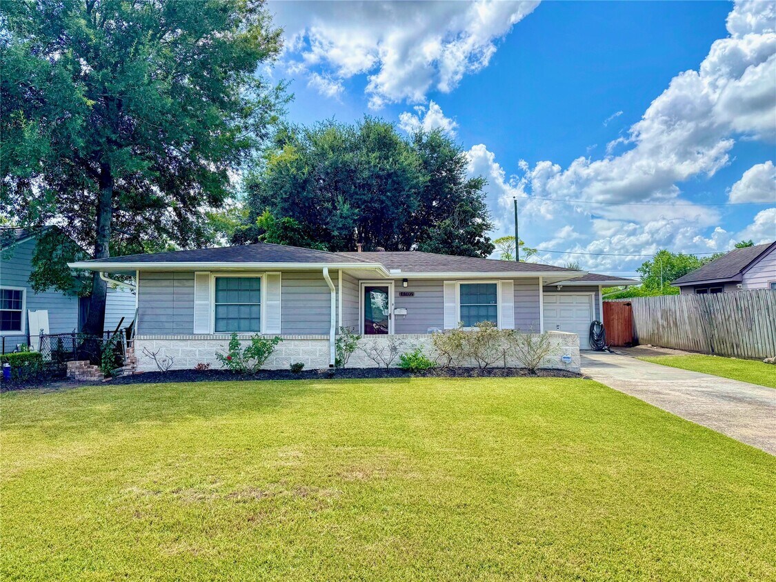 Foto principal - 7702 McHenry St