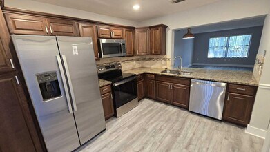 Building Photo - 13105 Belhaven Ct