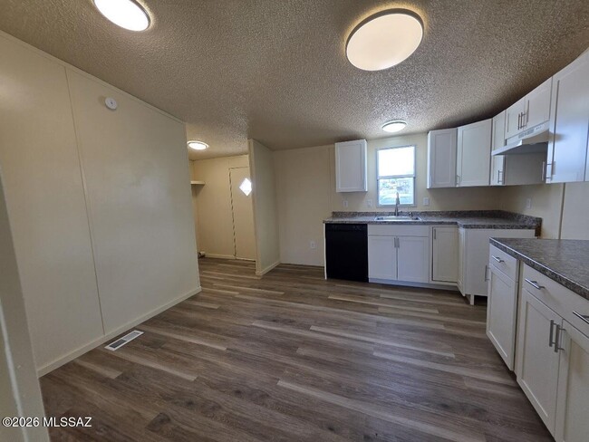 Building Photo - 5606 W Twin Peaks Rd