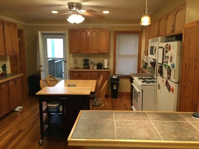 Building Photo - 254 E St