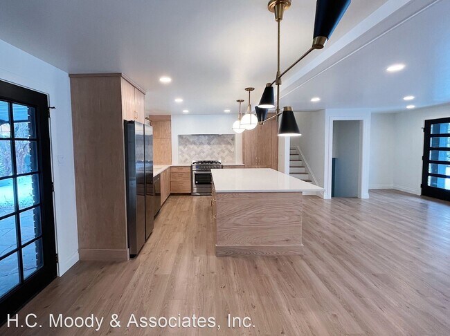 Foto del edificio - 3 br, 2 bath House - 55 N. 500 E.