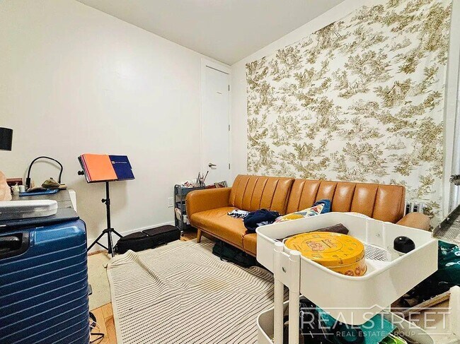 Foto del edificio - Stylish 3 Bed / 2 Bath in Prime Ridgewood ...
