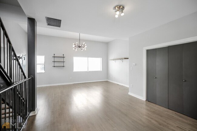 Foto del edificio - 110 Moreland Ave NE