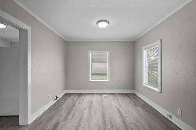 Building Photo - Lovely 1 Bedroom / 1 Bath