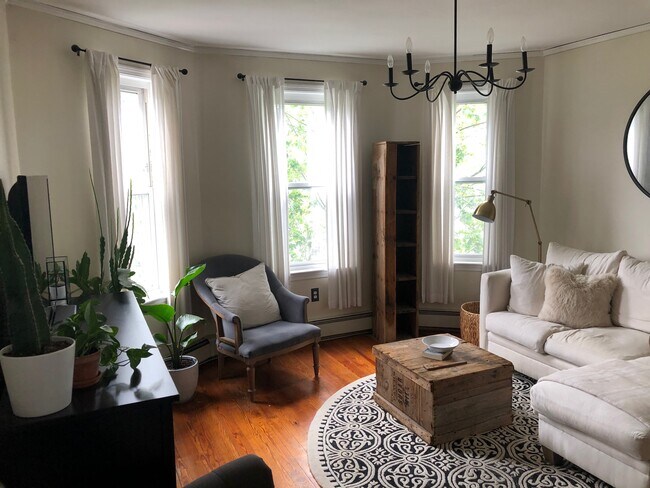 Foto del edificio - 825 E 2nd St