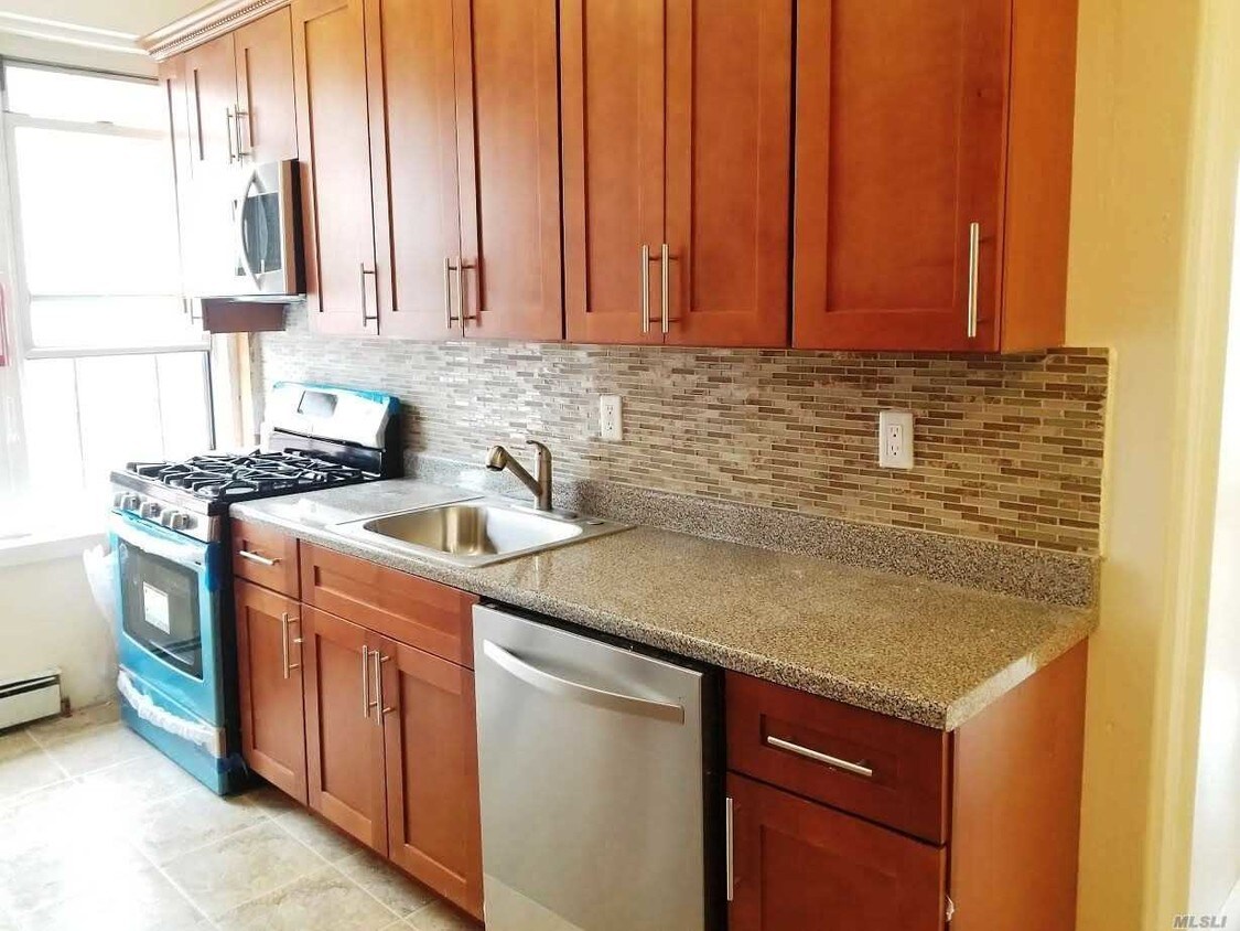 Foto del edificio - 130 Sullivan Pl