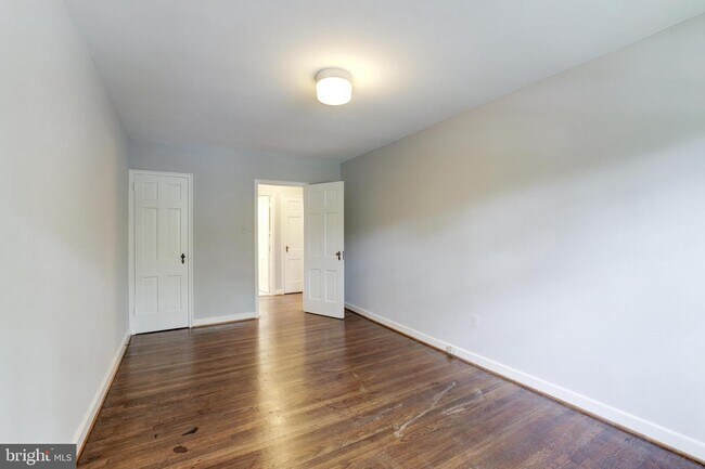 Building Photo - 3205 Commonwealth Ave