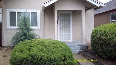 Building Photo - 104 E Walnut Ave
