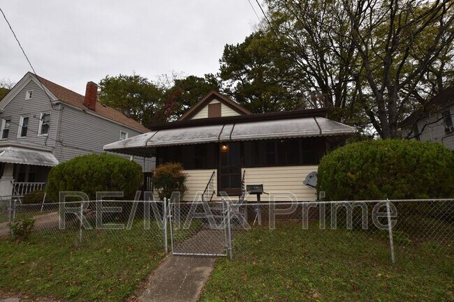 Building Photo - 830 W 41st St