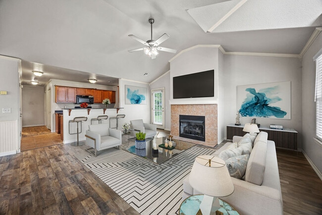 Building Photo - 1308 C Ct