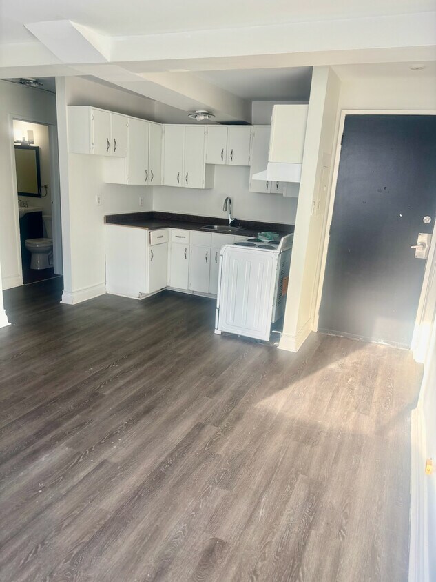 Primary Photo - Spacious unit For Rent