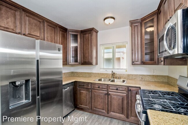 Building Photo - 2 br, 1.5 bath House - 4851 Cole St #9
