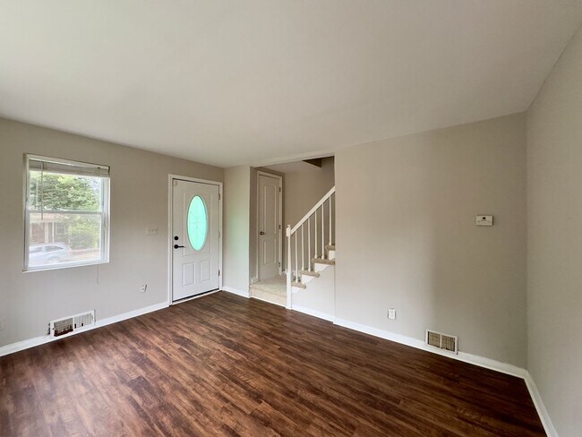 Foto del edificio - Charming 2 Bedroom/1 Bathroom Townhome in ...