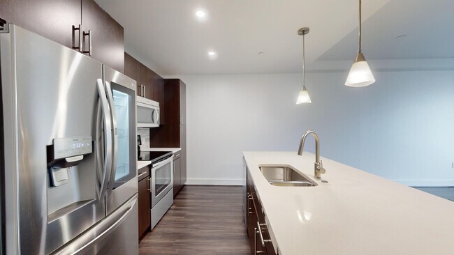Interior Photo - 100 Pier 4