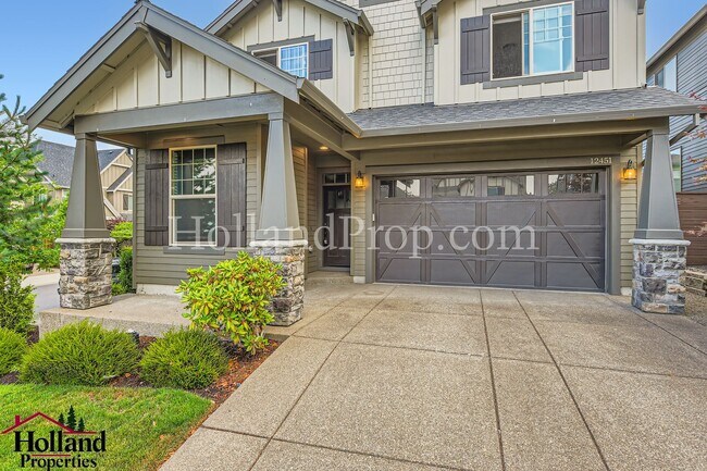 Foto del edificio - Stunning 3-Bedroom Home with Bonus Rooms, ...