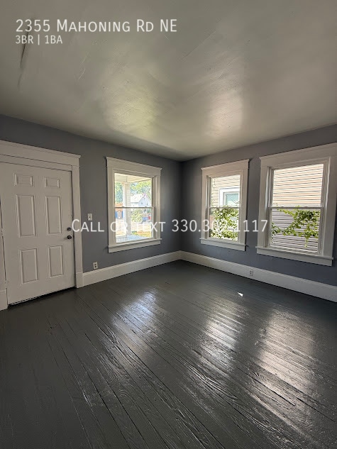 Building Photo - 2355 Mahoning Rd NE