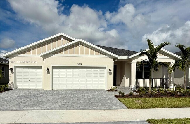 Foto del edificio - 6489 Cloverdale Ave