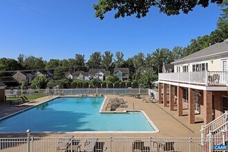 Building Photo - 1217 Villa Ln