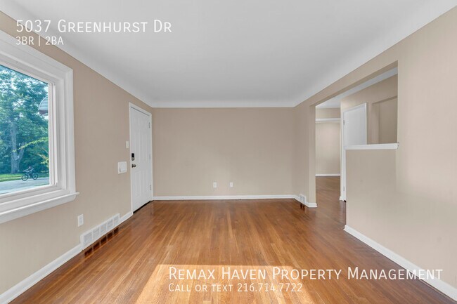 Foto del edificio - 5037 Greenhurst Dr