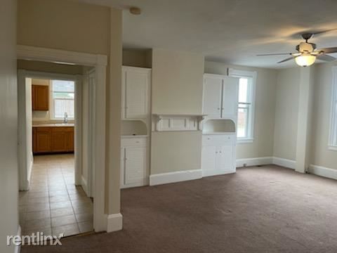 Building Photo - 1 br, 1 bath Triplex - 133 S Church St