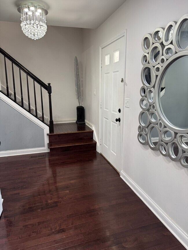 Foto del edificio - 433 N Walnut Ln