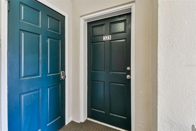 Building Photo - 3404 Latania Dr