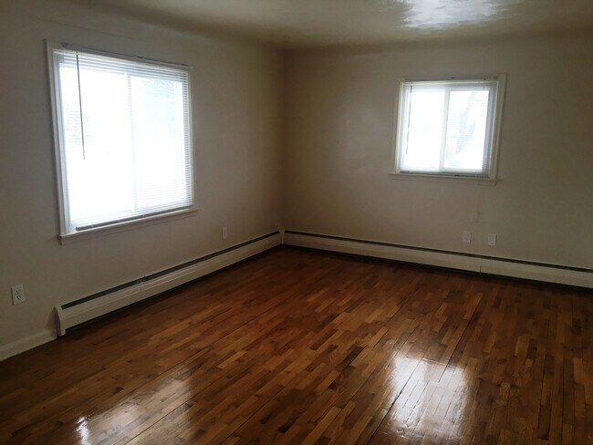 Foto del edificio - G 2288 E Hemphill Rd Apt (Range 1 - 4)