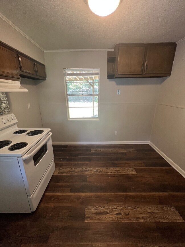 Foto del edificio - 8082 Ashbrook Dr