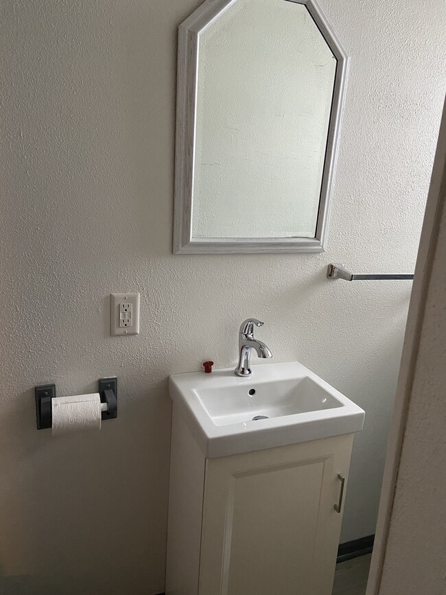 Bath - 1003 N Division St