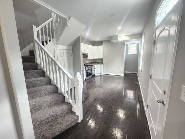 Building Photo - Beautiful Home in West baltimore