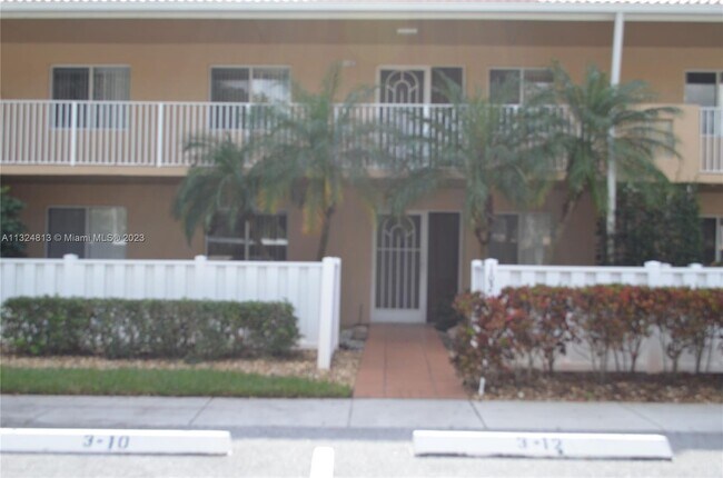 Building Photo - 5952 Regal Glen Dr