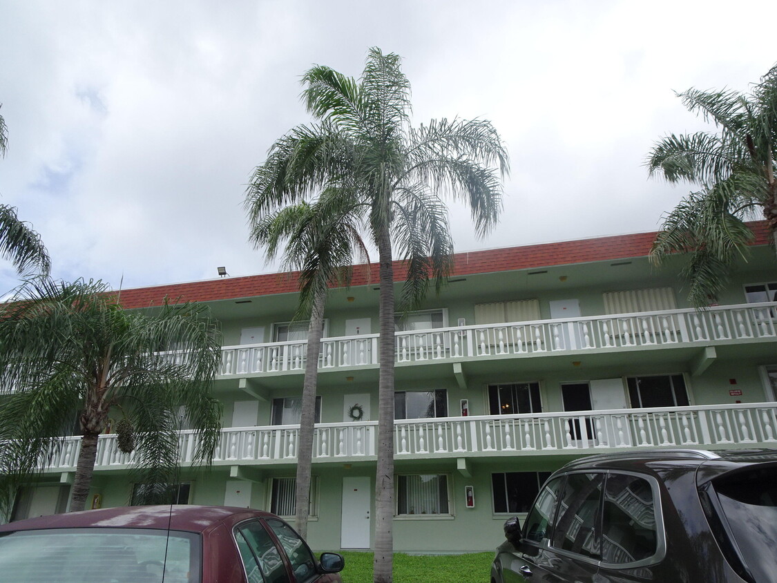 3100 Springdale Blvd Unit 314, Palm Springs, FL 33461 Condo for Rent