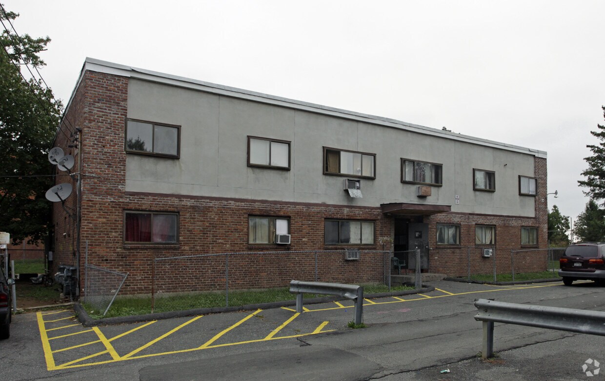 Foto del edificio - 60 Bethune Blvd