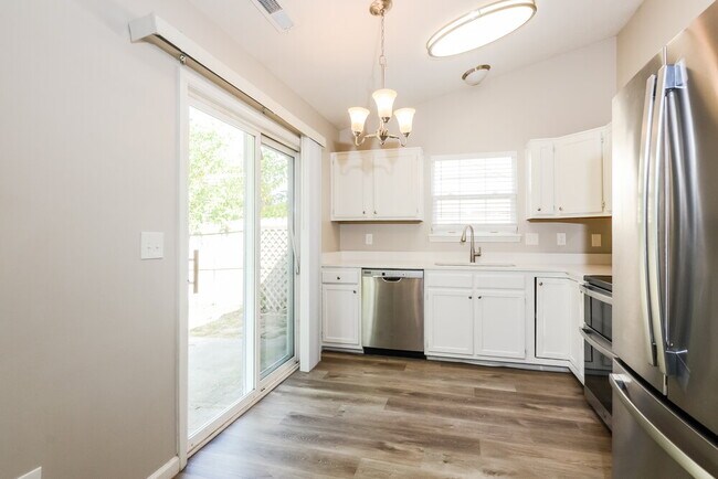 Foto del edificio - 5724 Blackley Ln